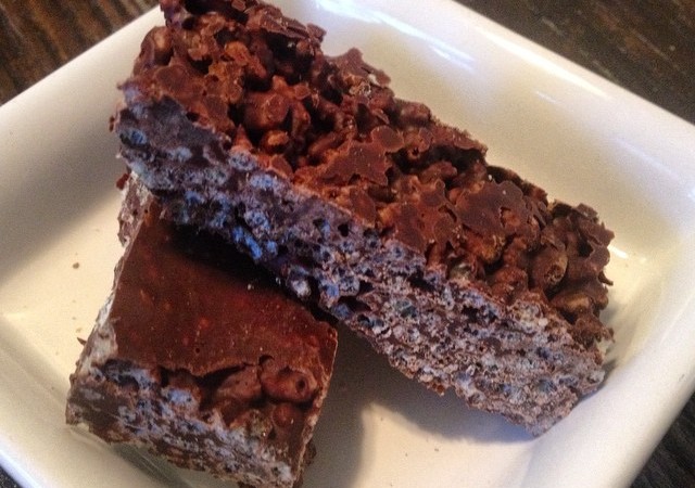 Danielle Hatfield's 2 ingredient chocolate crunch bars